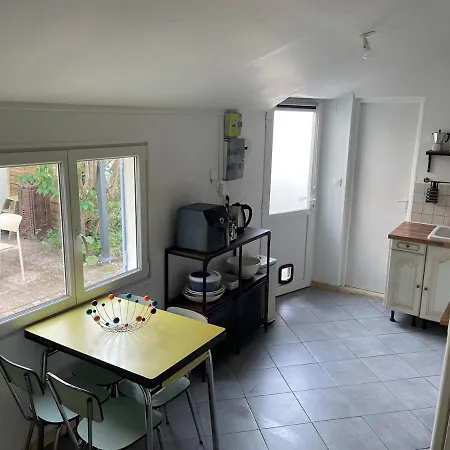 Maison De Plein Pied Avec Jardin A 200m De La *